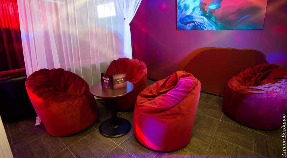 Red Room lounge
